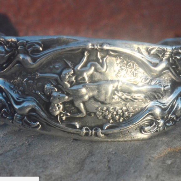 Goddess Cherubs Antique Sterling Silver Bracelet - Picture 3 of 6